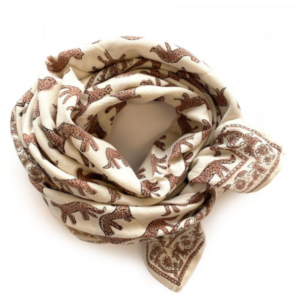 grand-foulard-latika-bengale-latte-apaches-collection